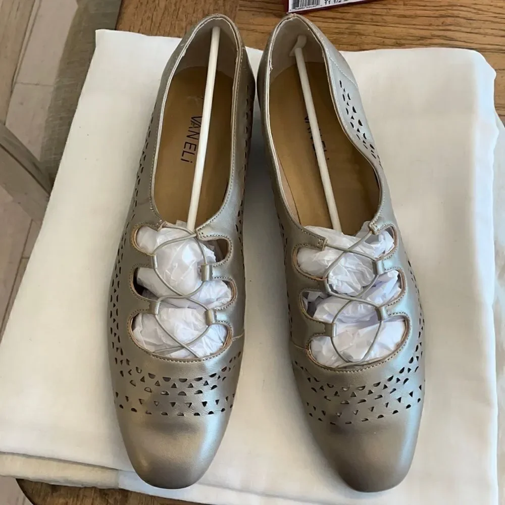 VANELI PEARLY OPAL TAN FLATS.  NEW